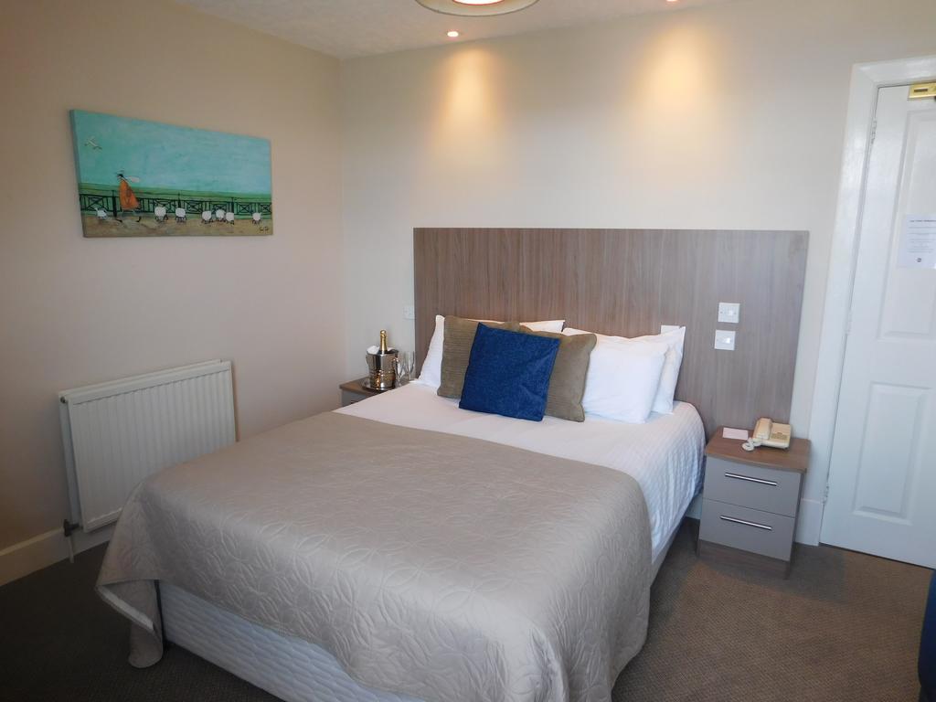 Cullen Bay Hotel Bagian luar foto