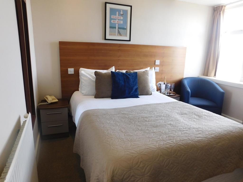 Cullen Bay Hotel Bagian luar foto