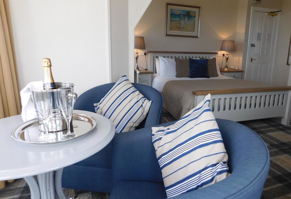 Cullen Bay Hotel Bagian luar foto
