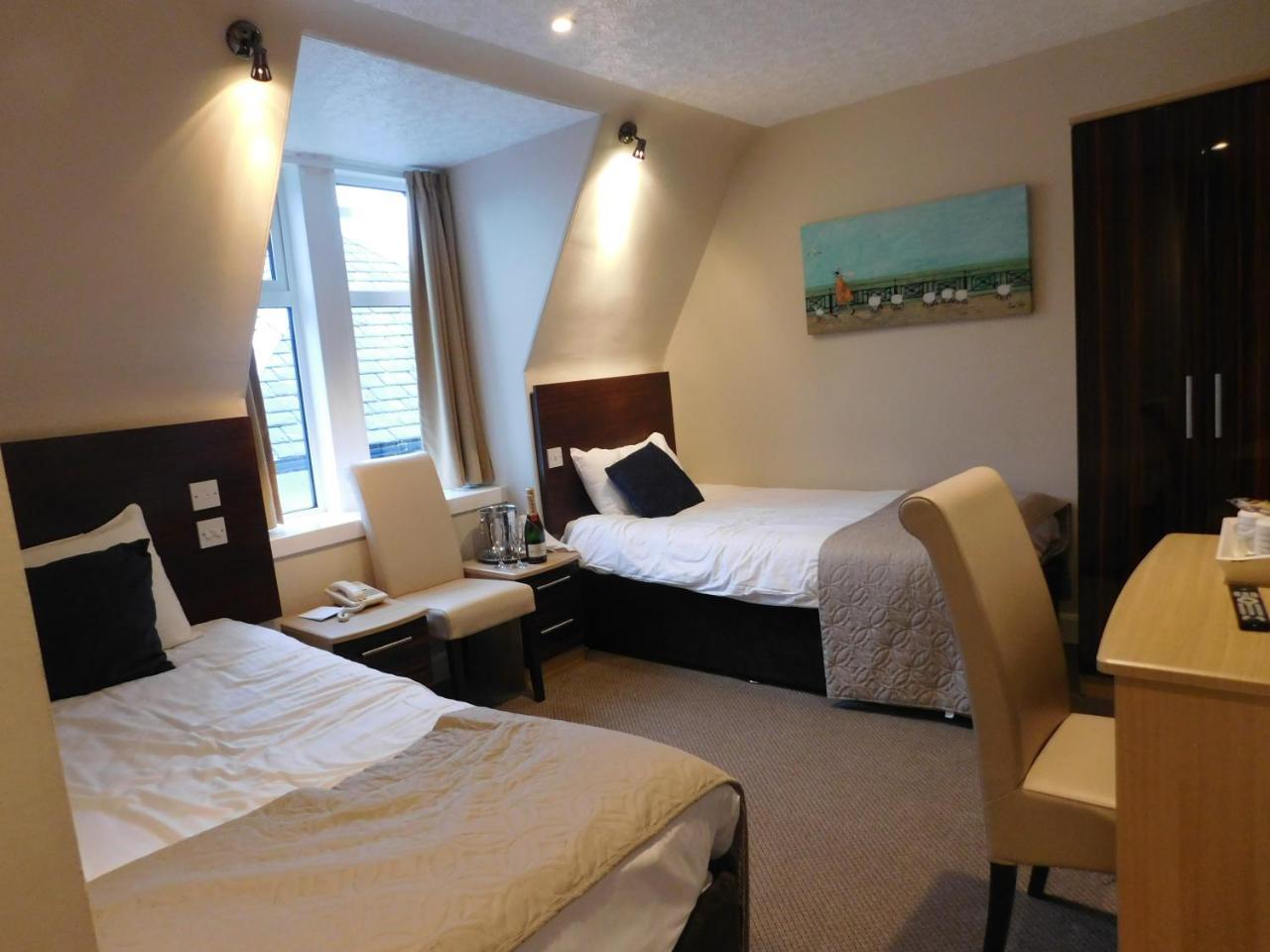 Cullen Bay Hotel Bagian luar foto