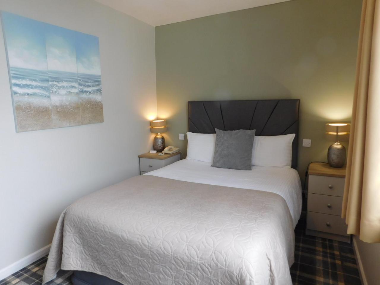 Cullen Bay Hotel Bagian luar foto
