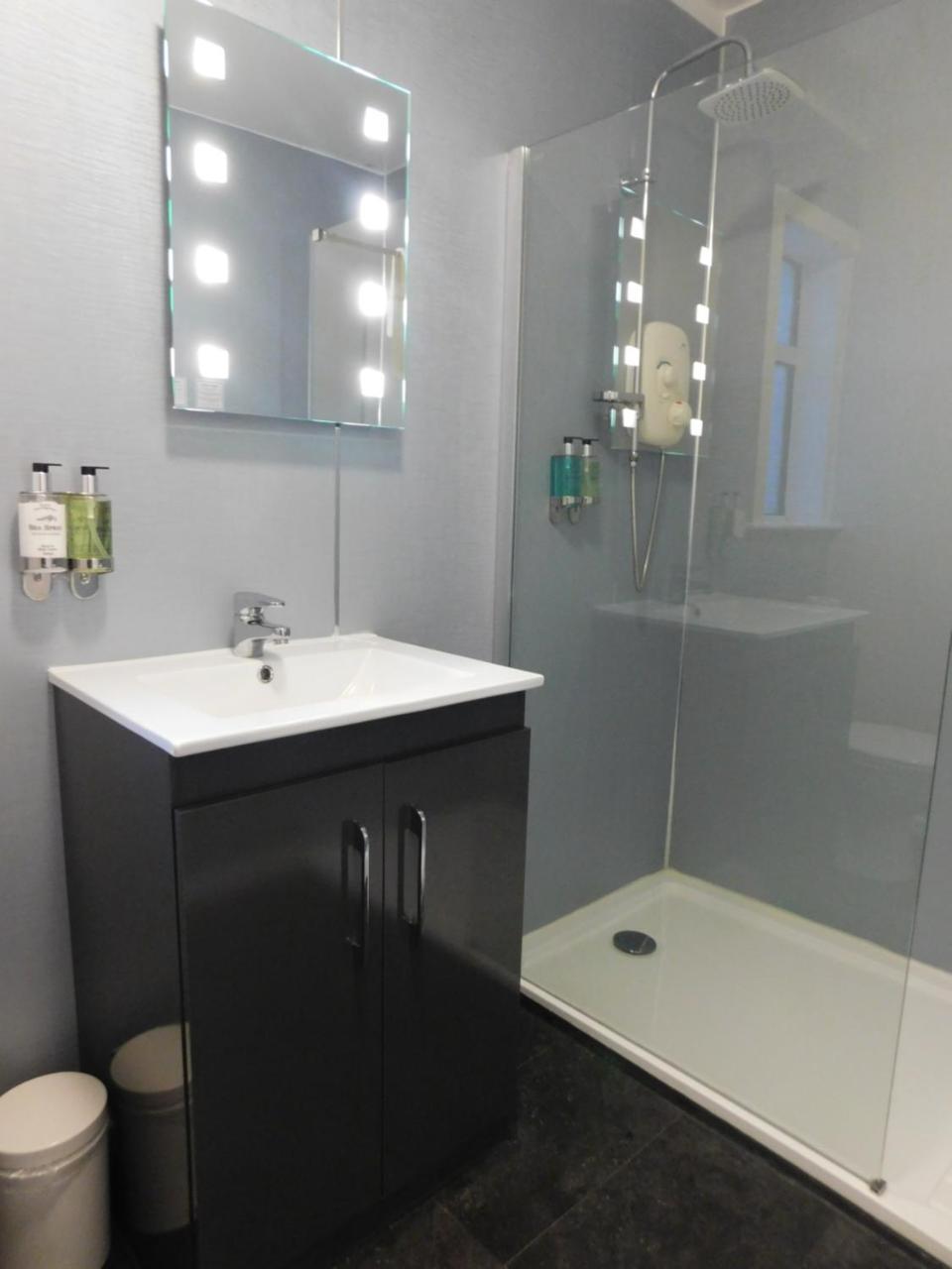 Cullen Bay Hotel Bagian luar foto